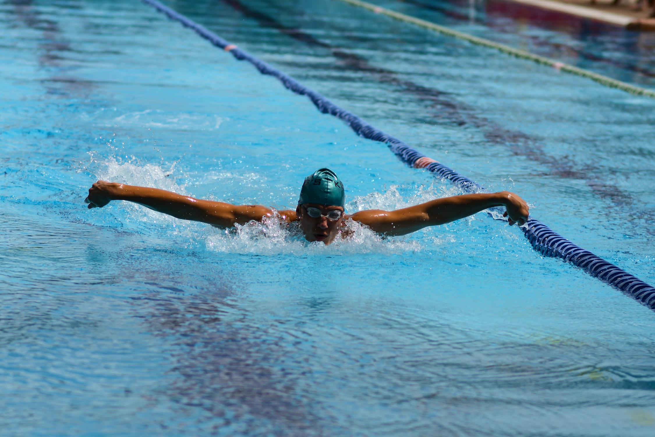 Pola Olahraga Yang Efektif Ketika Sedang Berpuasa yaitu Berenang