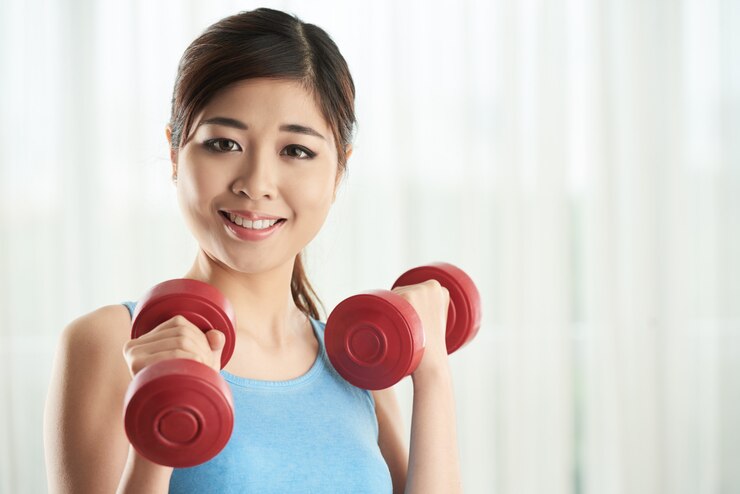 Cari Dumbbell untuk Pemula? Ini Rekomendasi Berat dan Latihan