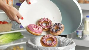 makanan yang harus dihindari saat diet