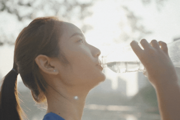 Bahaya Akibat Kebanyakan Minum Air Putih-hero
