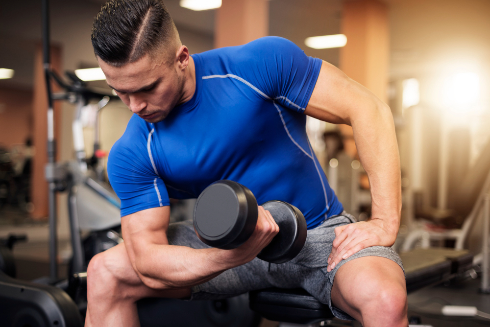 gerakan arm curl melatih otot