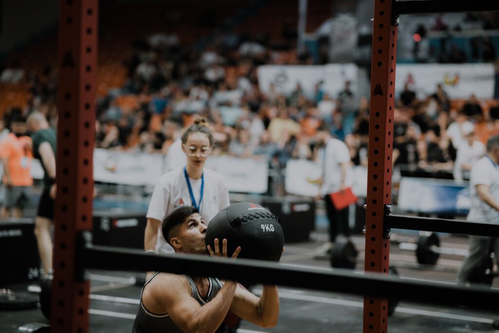 Apa bedanya HYROX dan CrossFit